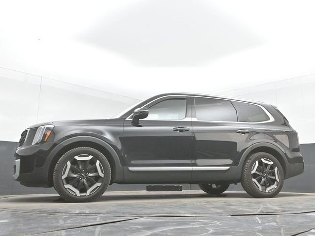 Used 2024 Kia Telluride EX w/ EX Captain's Chair Package AWD/4WD image 30