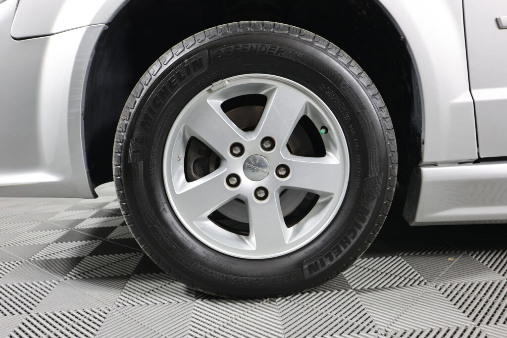 Used 2012 Dodge Grand Caravan SXT image 9