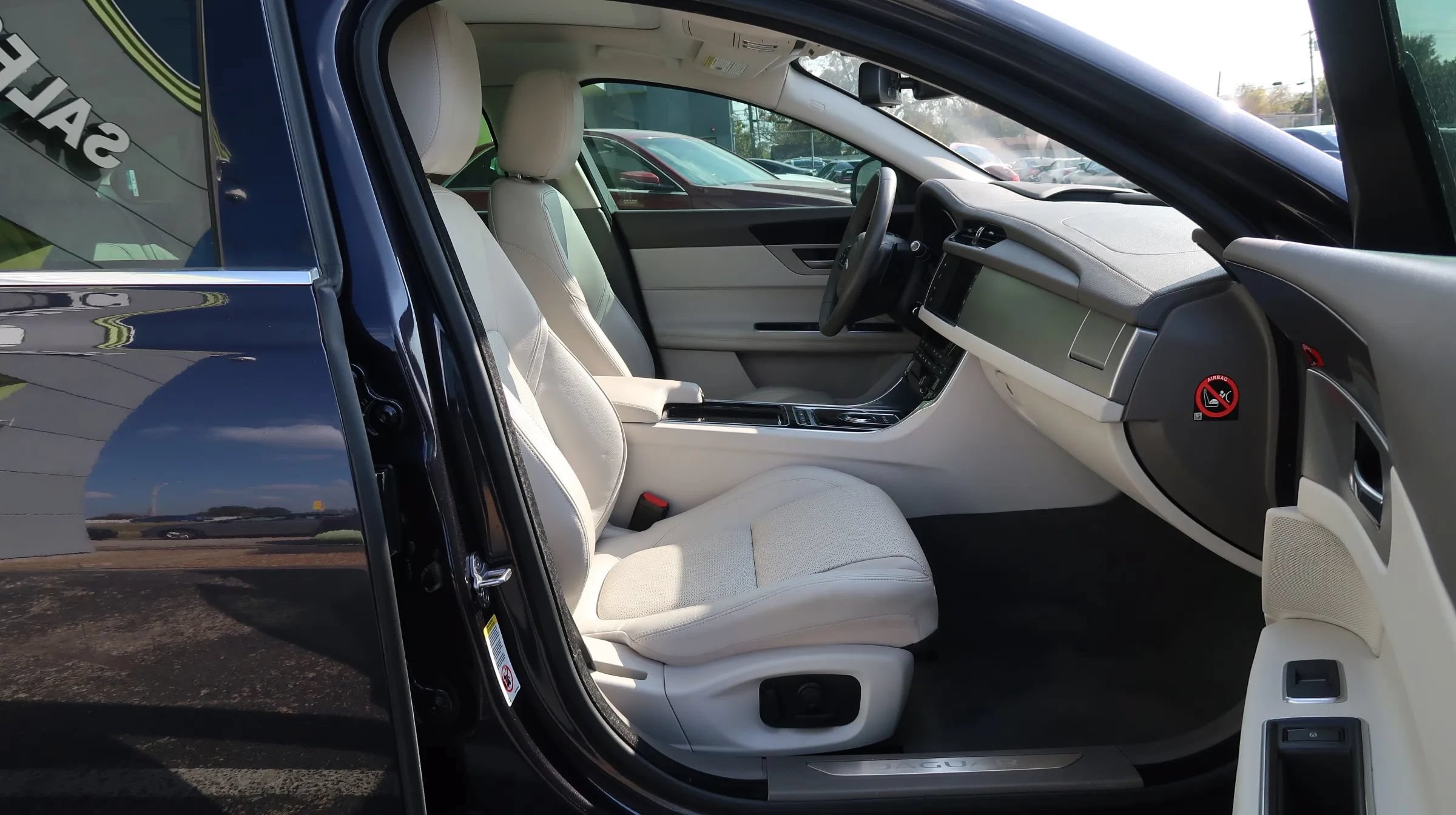 Used 2017 Jaguar XF Prestige RWD image 26