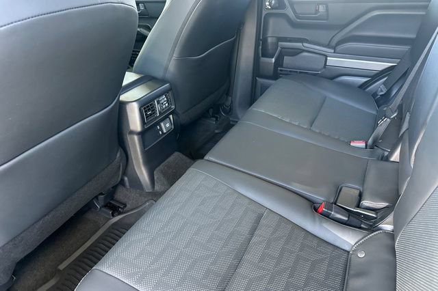 Used 2025 Toyota 4Runner TRD Off-Road Premium AWD/4WD image 15