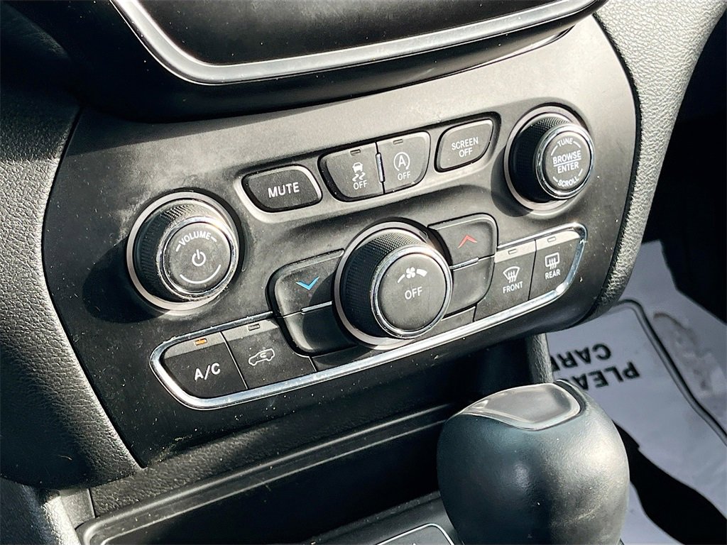 Certified 2019 Jeep Cherokee Latitude Plus image 15