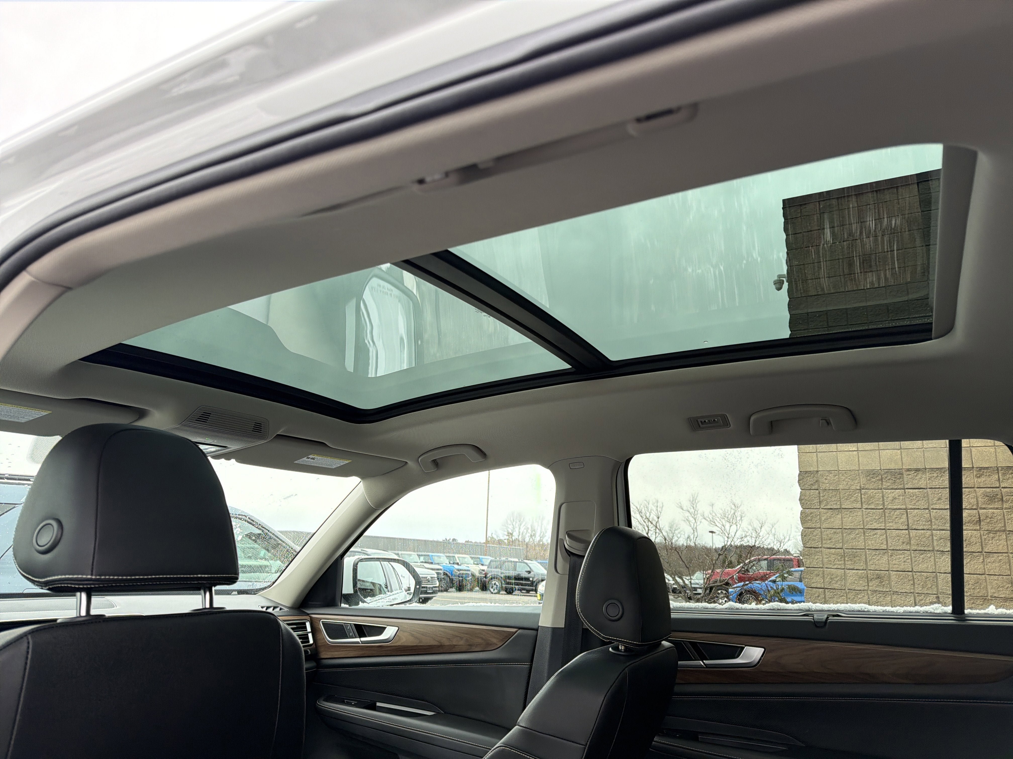 Used 2025 Volkswagen Atlas SE w/ Panoramic Sunroof Package image 22
