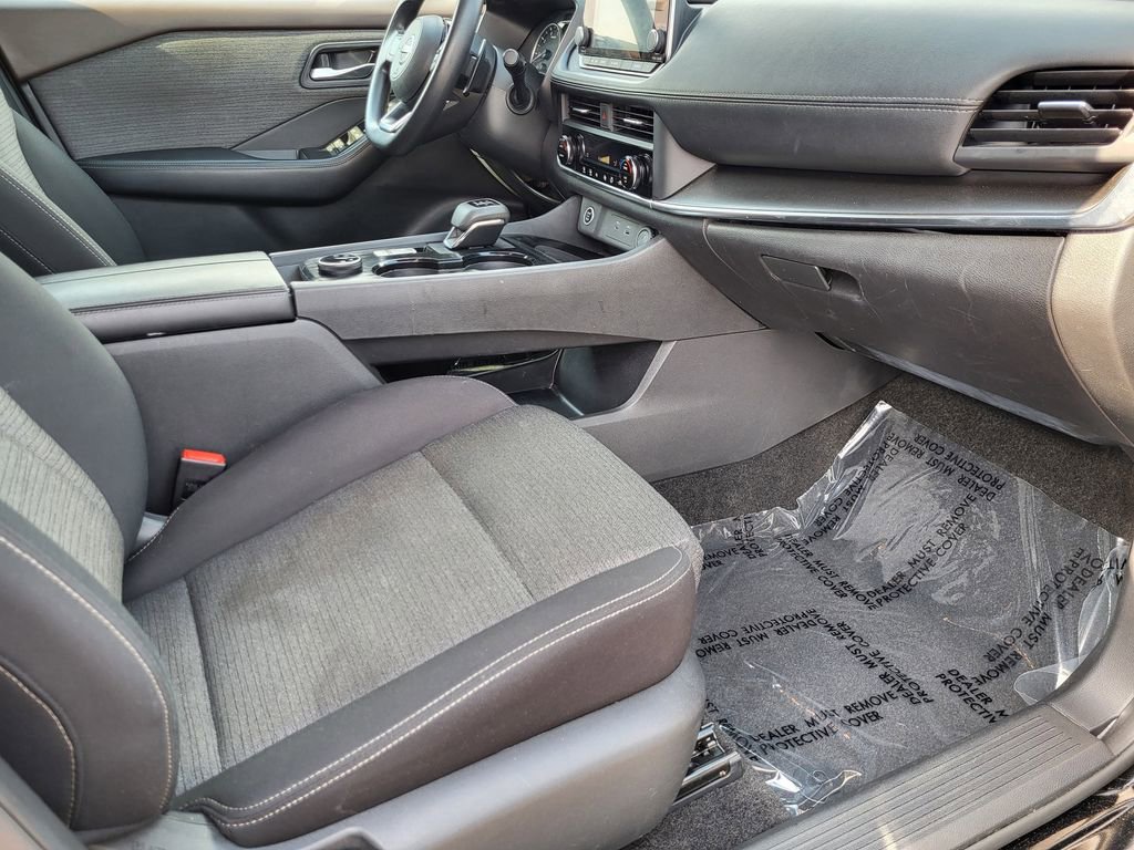 Used 2023 Nissan Rogue SV image 18