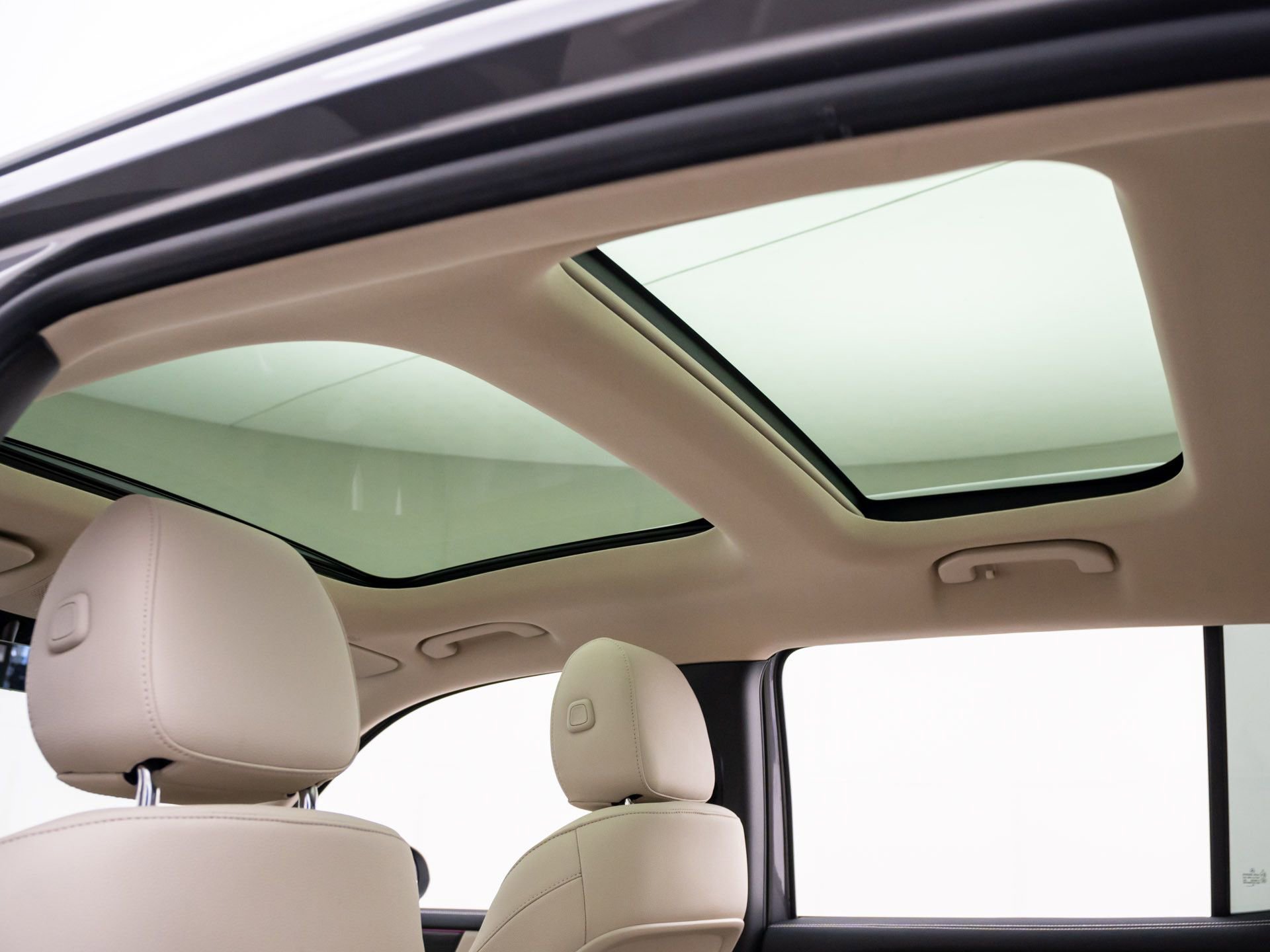 Certified 2023 Mercedes-Benz EQB 300 4MATIC w/ Exclusive Package image 22