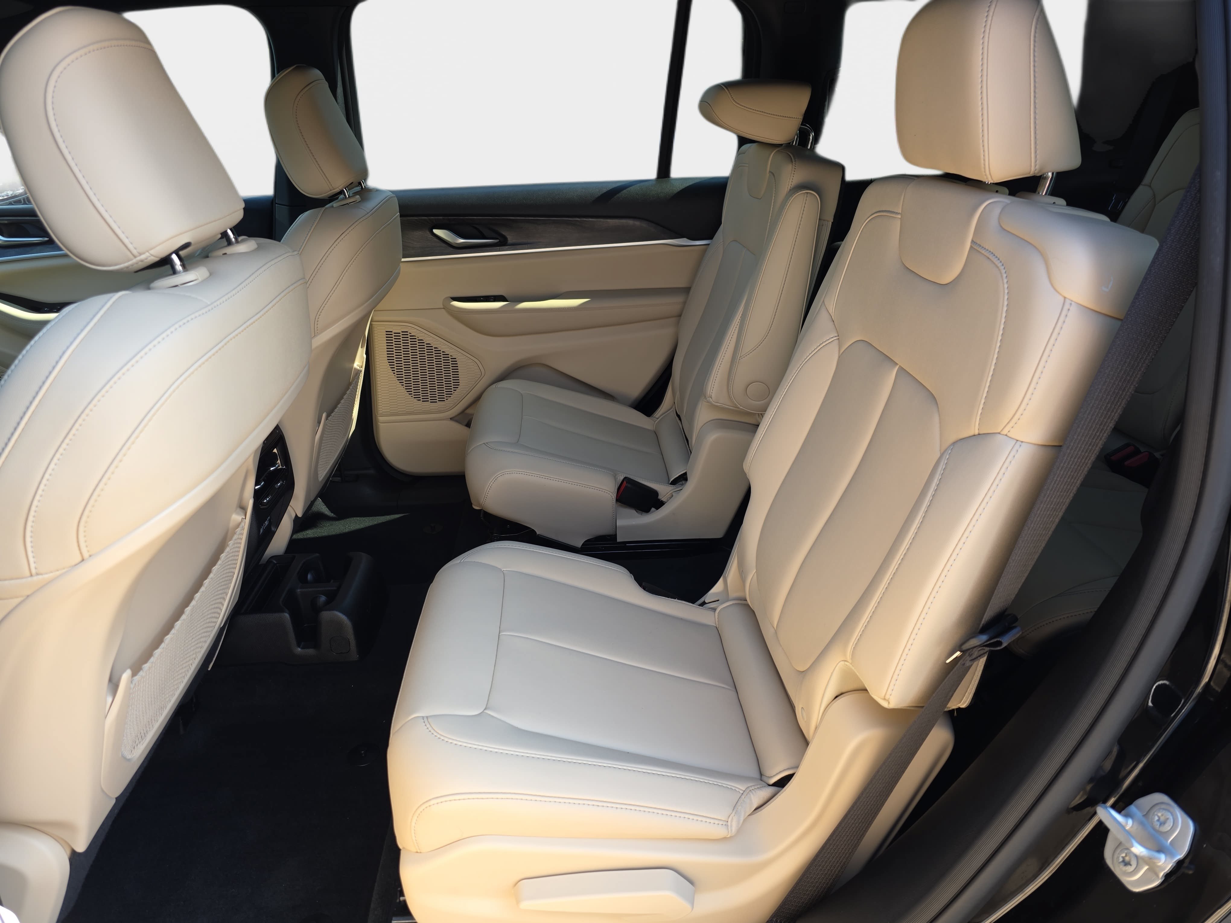 Certified 2023 Jeep Grand Cherokee L Limited w/ Black Appearance Package RWD image 12
