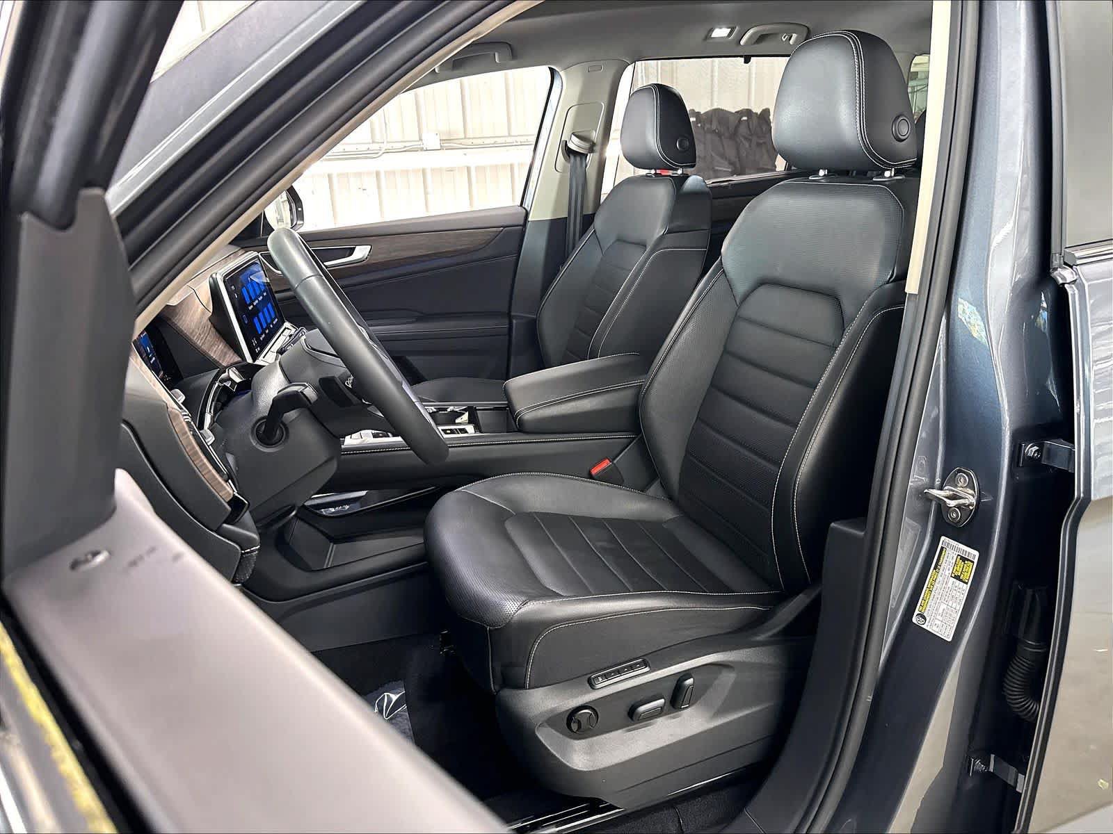 Used 2024 Volkswagen Atlas SEL AWD/4WD image 24