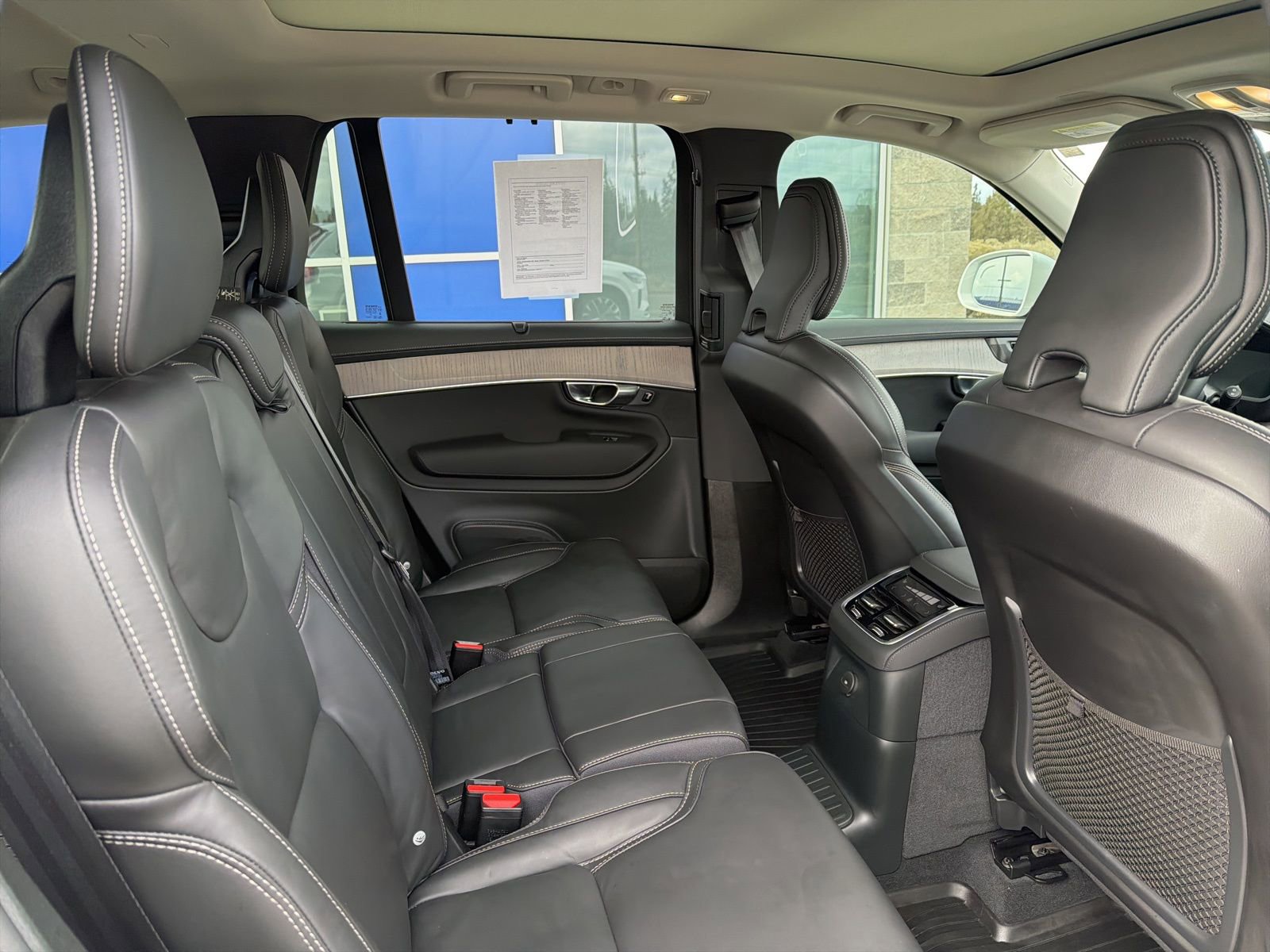 Used 2025 Volvo XC90 T8 Ultra w/ Protection Package Premier image 16