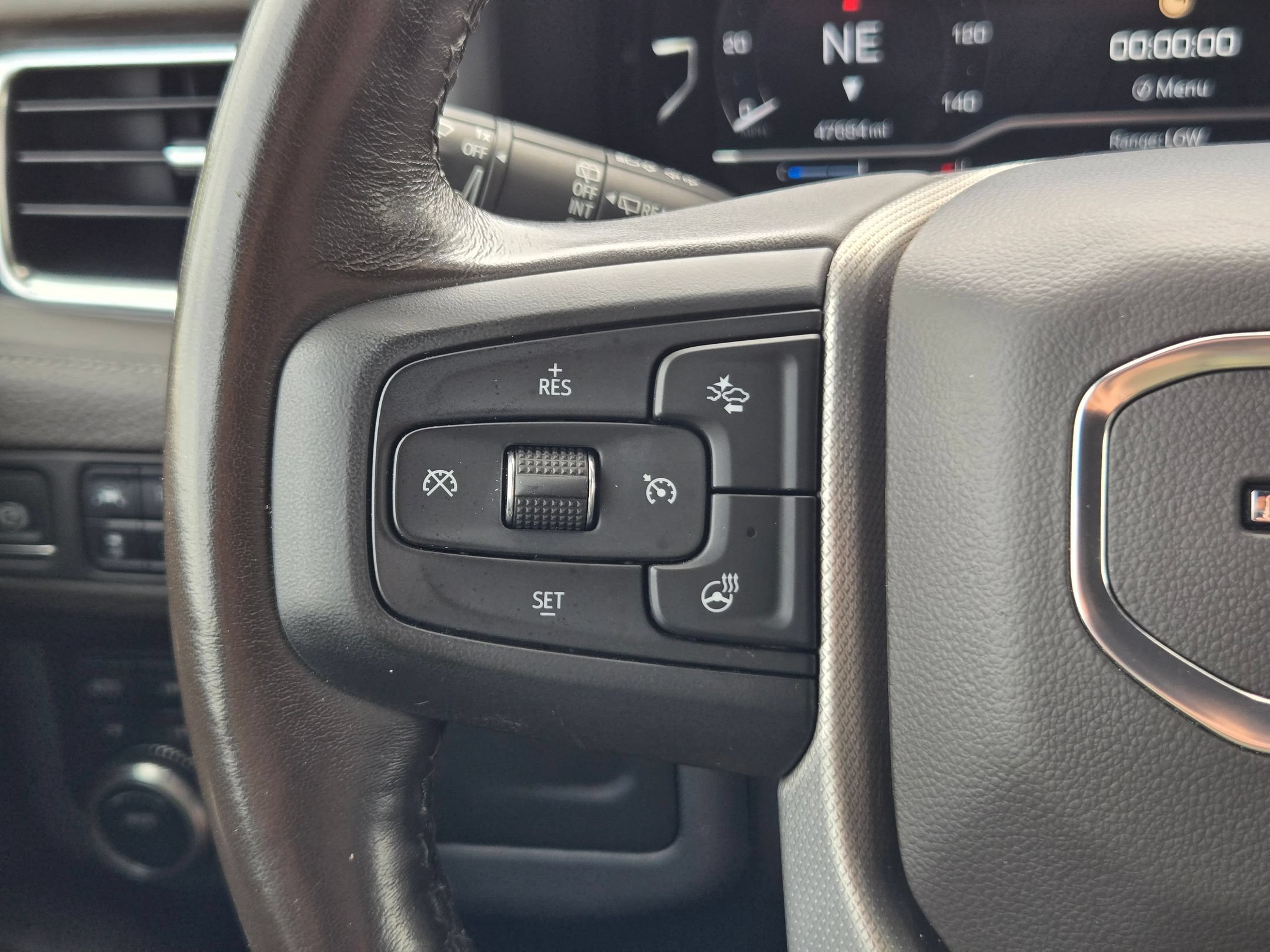 Used 2022 GMC Yukon XL Denali AWD/4WD image 12