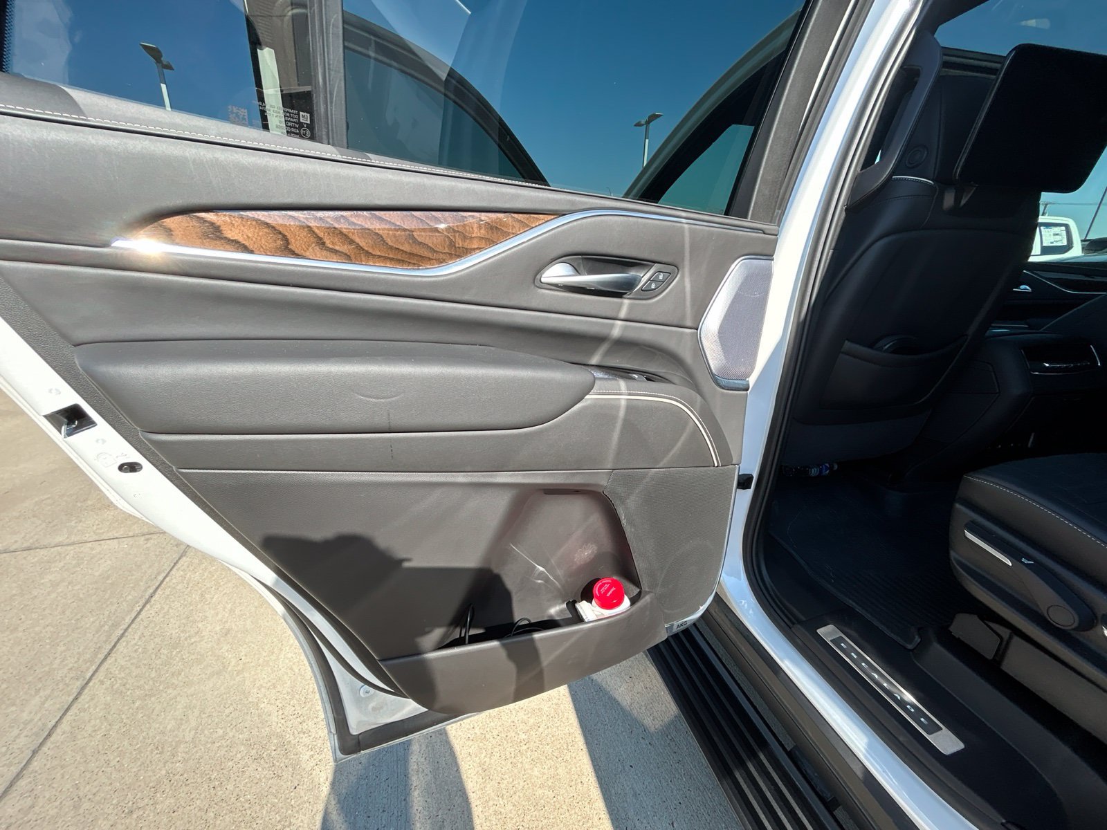 Used 2024 Cadillac Escalade Sport Platinum w/ LPO, ONYX Package AWD/4WD image 25