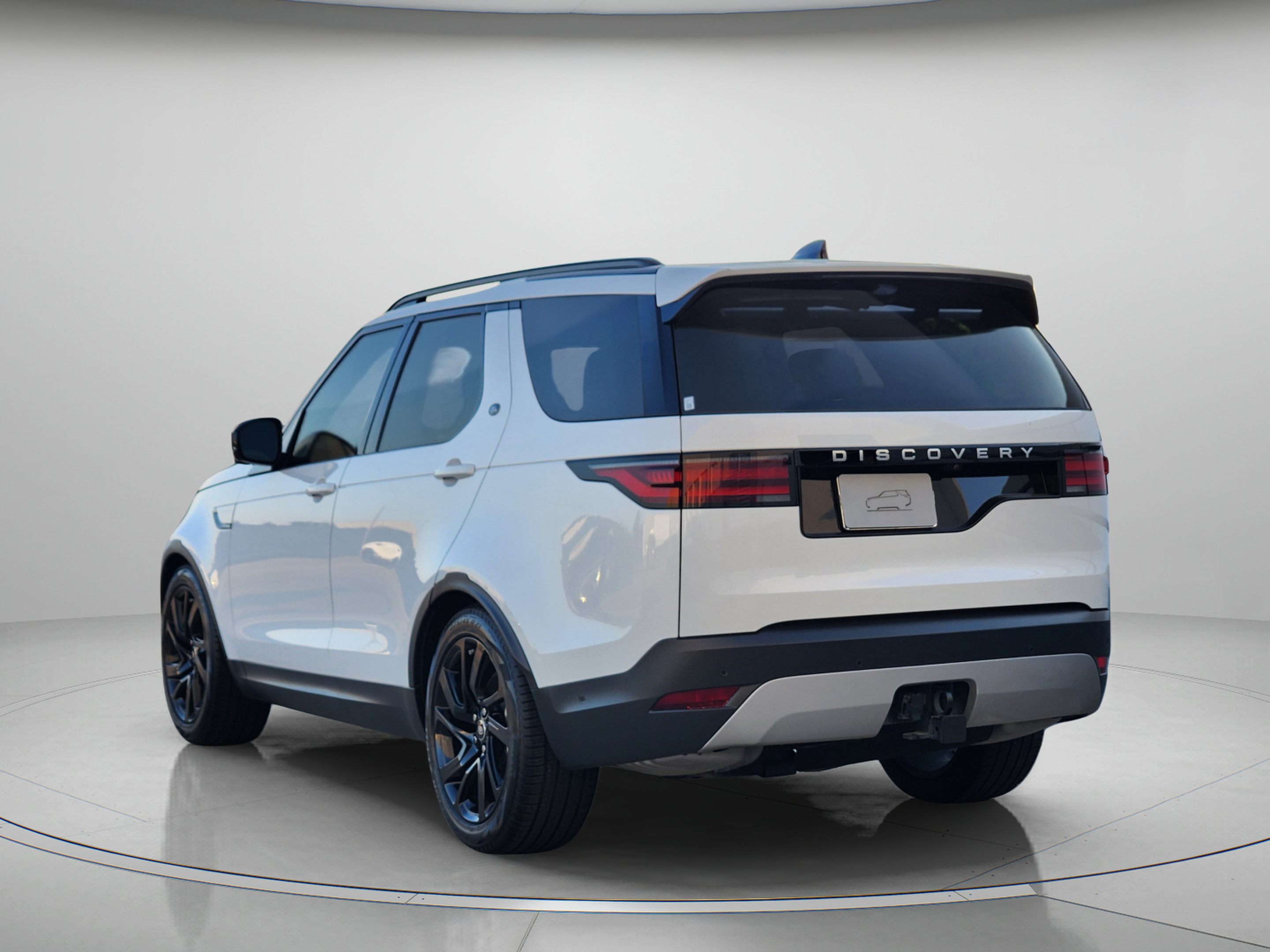 Certified 2025 Land Rover Discovery S AWD/4WD image 3