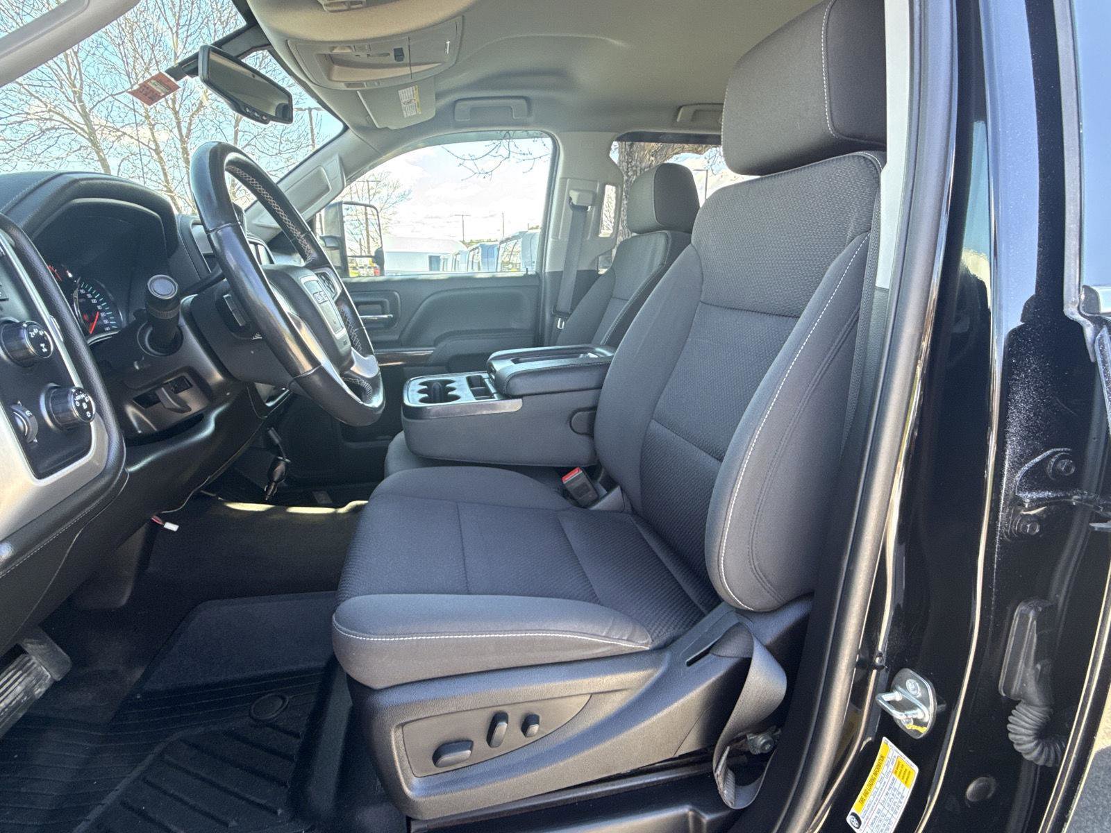 Used 2018 GMC Sierra 2500 SLE w/ HD SLE Preferred Plus Package AWD/4WD image 12