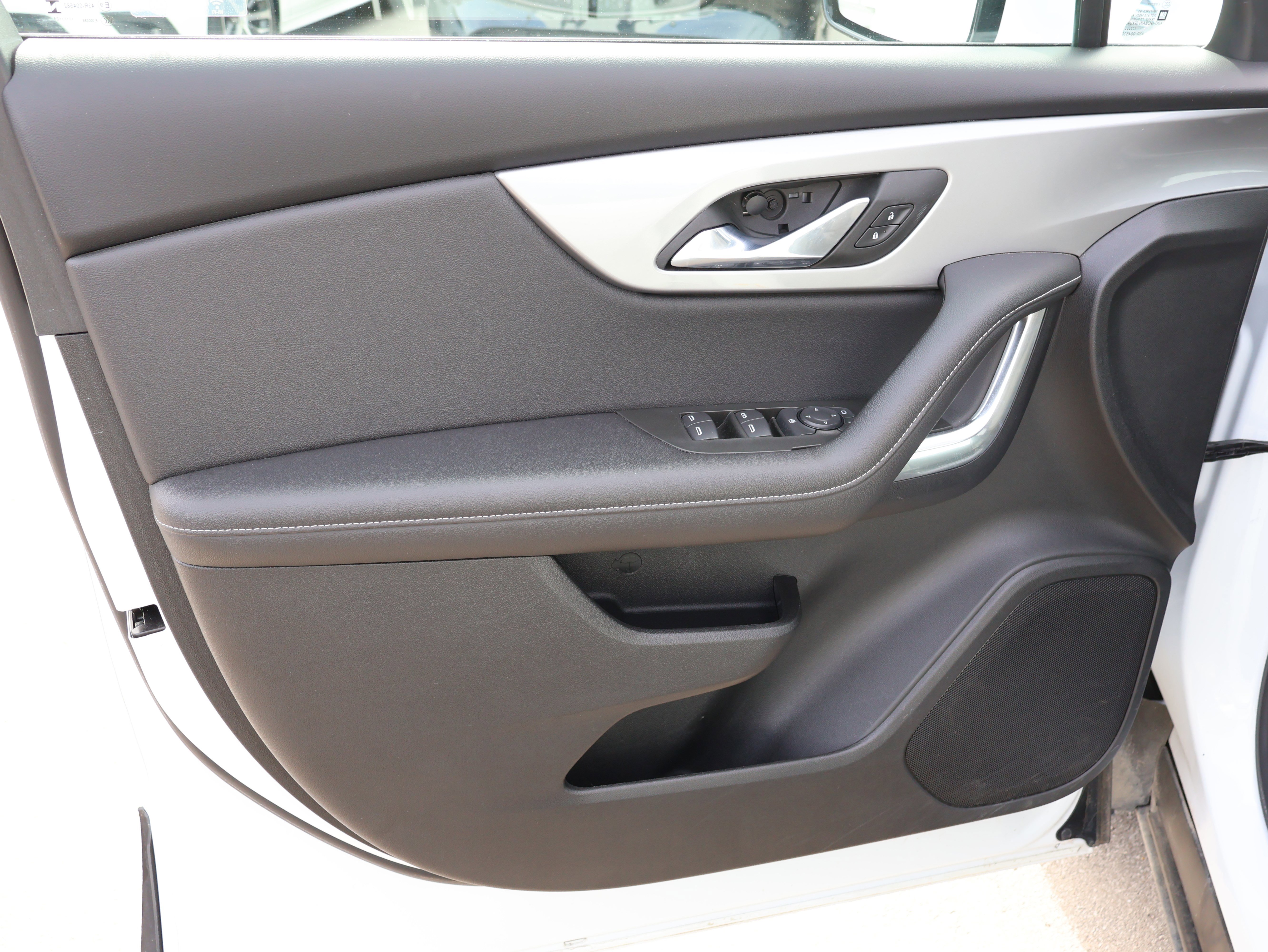 Used 2025 Chevrolet Blazer LT image 21