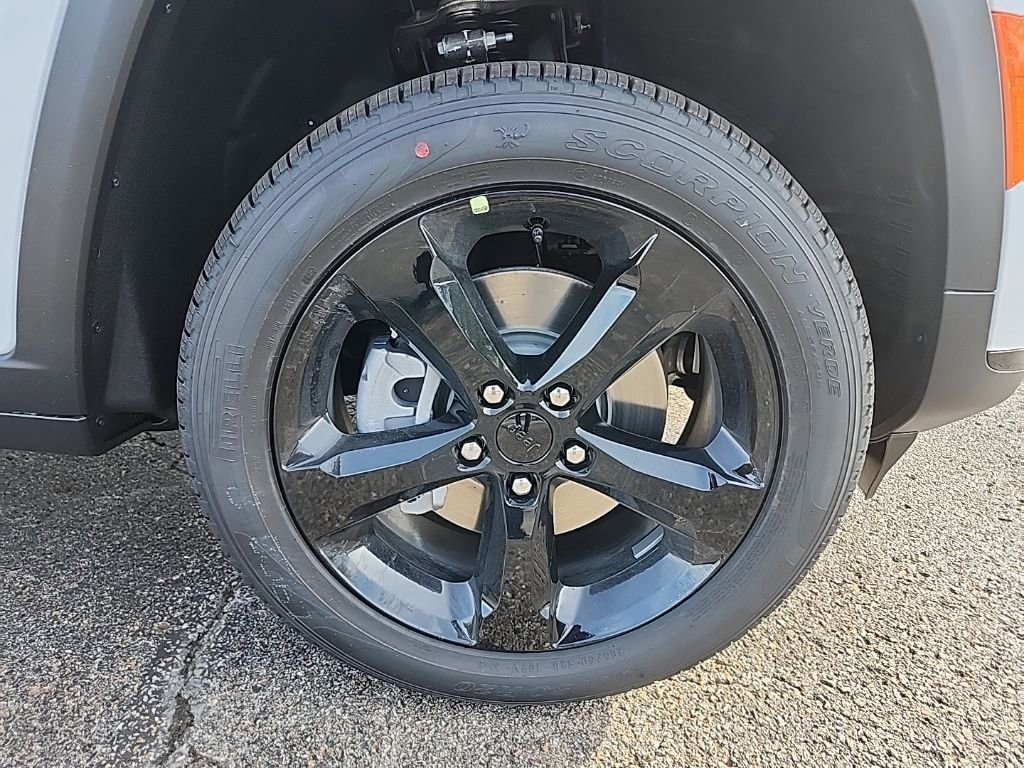 New 2025 Jeep Grand Cherokee L Limited w/ Black Appearance Package image 9