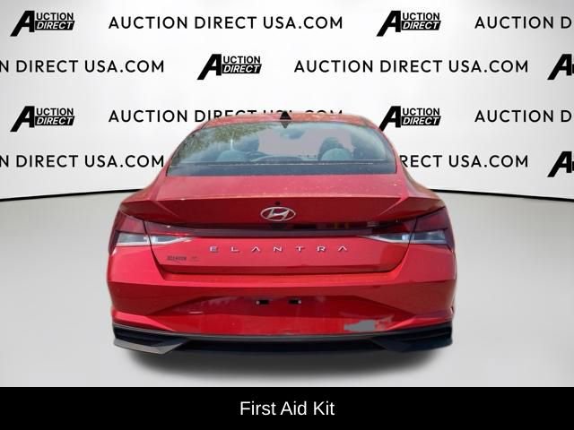 Used 2022 Hyundai Elantra SEL w/ Convenience Package FWD image 8