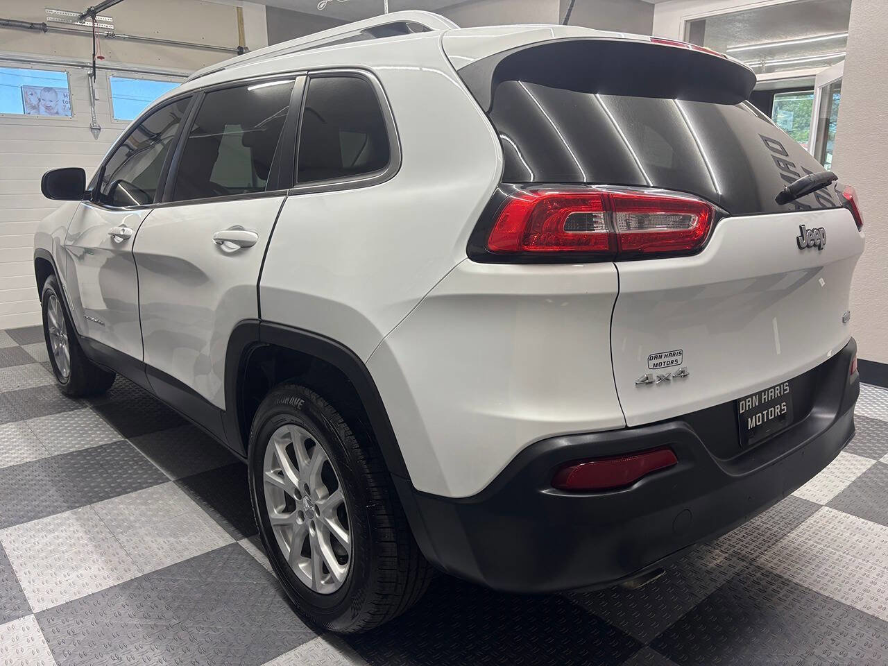 Used 2014 Jeep Cherokee Latitude AWD/4WD image 10