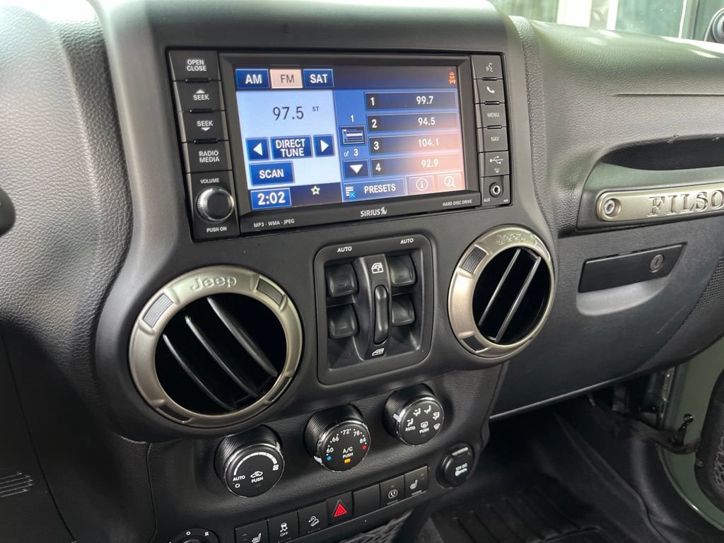 Used 2014 Jeep Wrangler Unlimited Rubicon w/ Connectivity Group AWD/4WD image 30