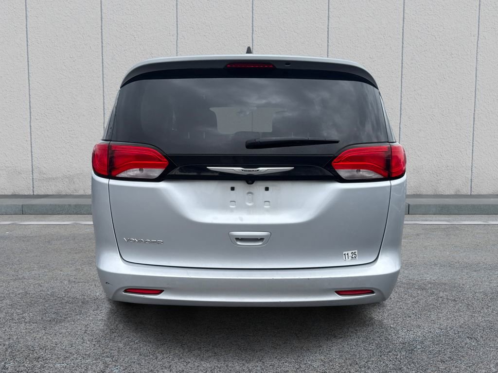 Used 2023 Chrysler Voyager LX FWD image 3