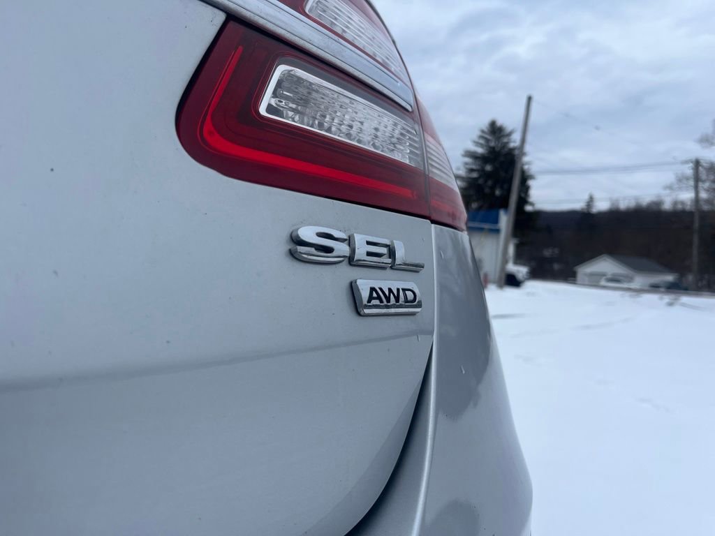 Used 2019 Ford Taurus SEL image 7