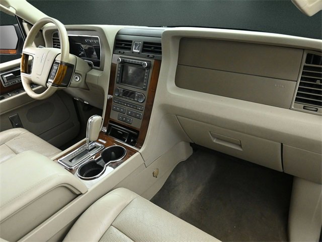 Used 2014 Lincoln Navigator 4WD image 21