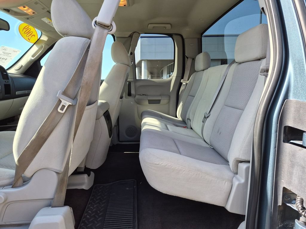 Used 2009 Chevrolet Silverado 2500 LT w/ Interior Plus Package AWD/4WD image 19