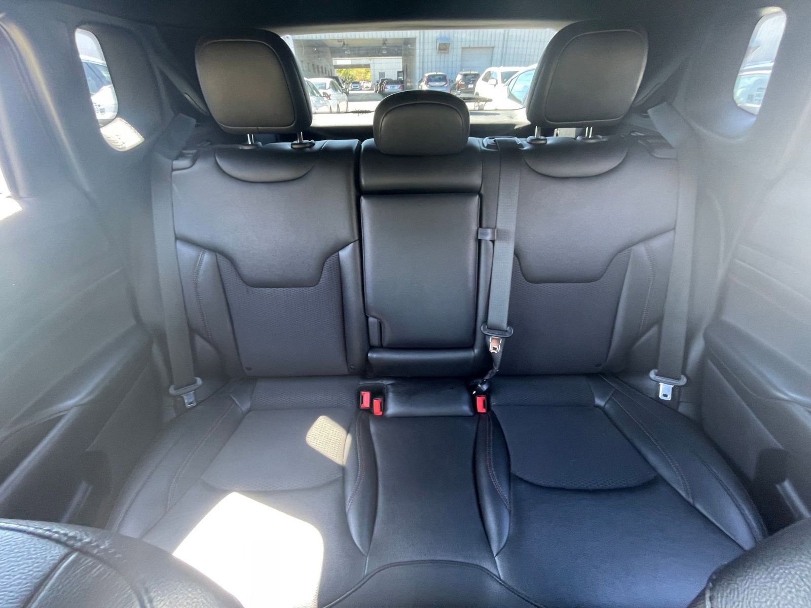 Used 2025 Jeep Compass Trailhawk AWD/4WD image 36