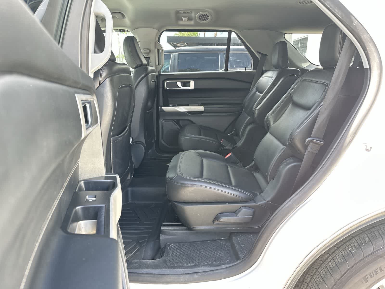 Used 2020 Ford Explorer XLT w/ Equipment Group 202A RWD image 4