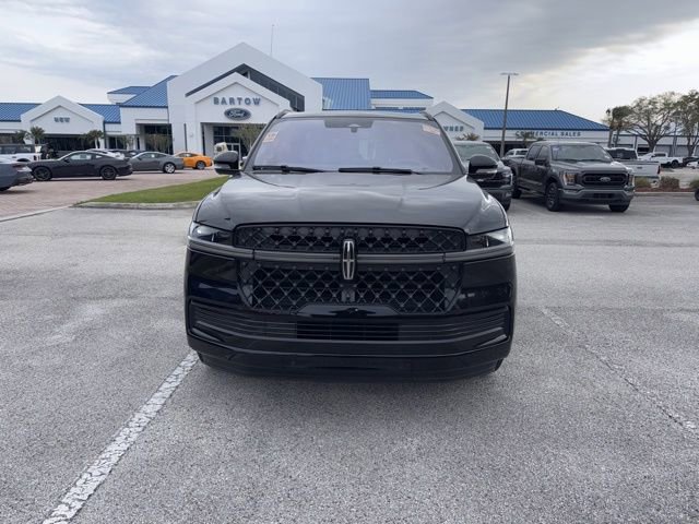 Used 2025 Lincoln Navigator Reserve w/ Jet Appearance Package image 2