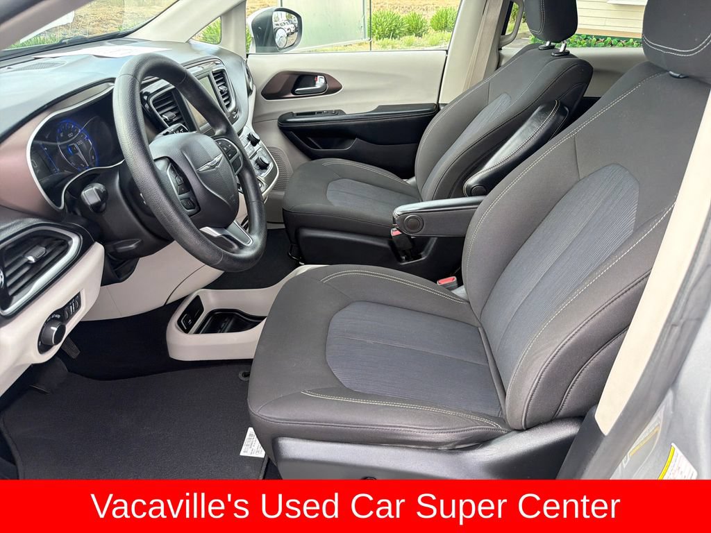 Used 2021 Chrysler Voyager LX FWD image 9