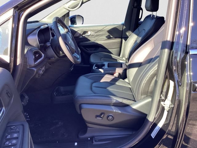 New 2026 Chrysler Pacifica Select FWD image 10