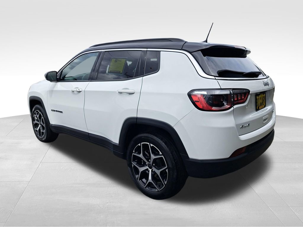 Used 2025 Jeep Compass Limited AWD/4WD image 3