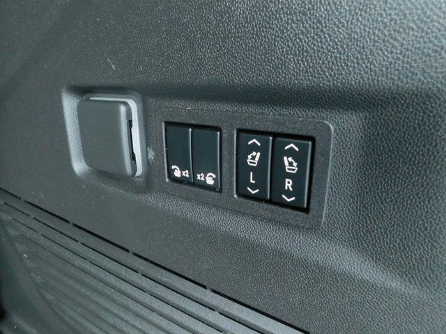 Used 2023 Chevrolet Tahoe High Country image 13