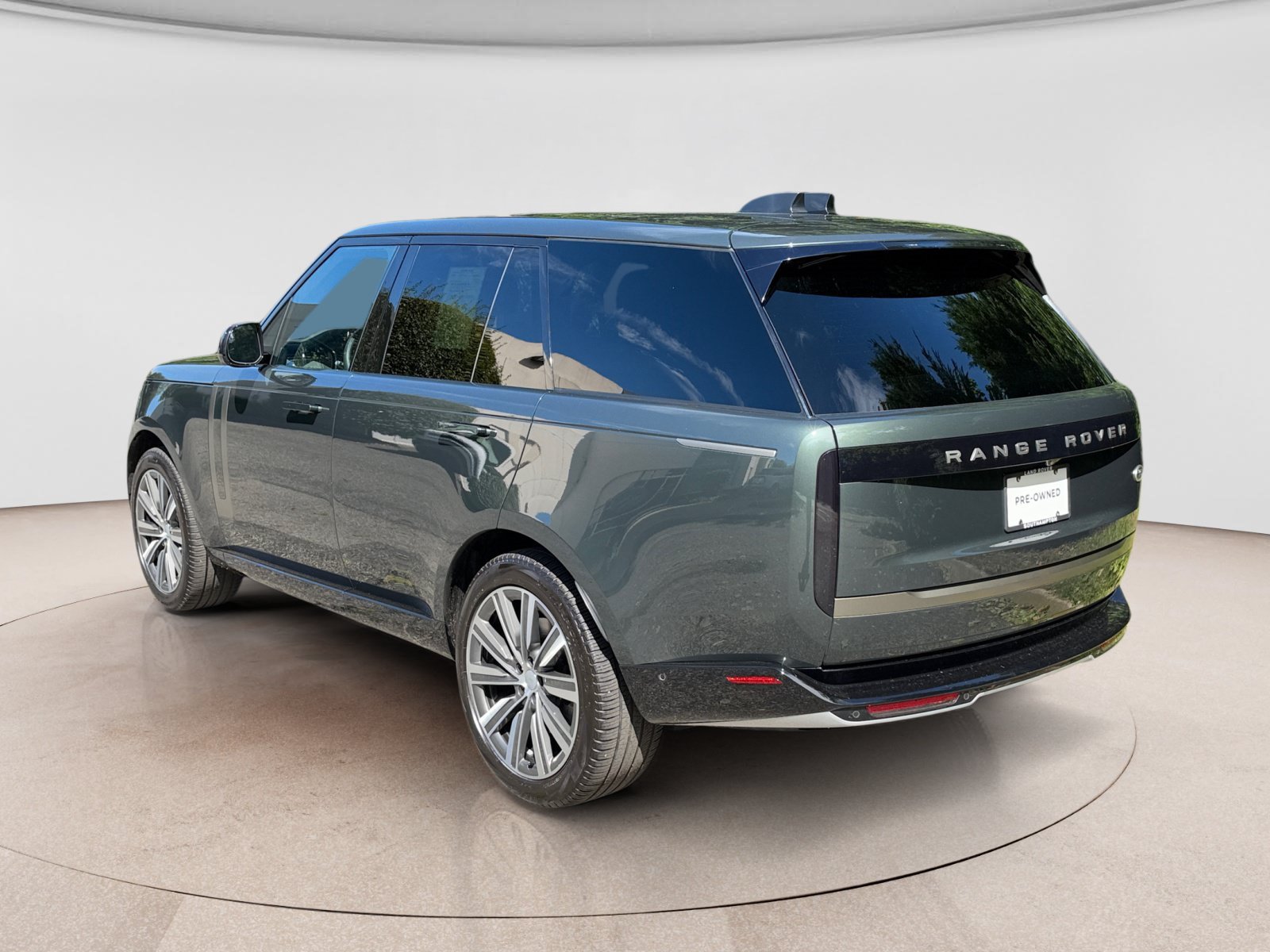 Used 2023 Land Rover Range Rover SE AWD/4WD image 3