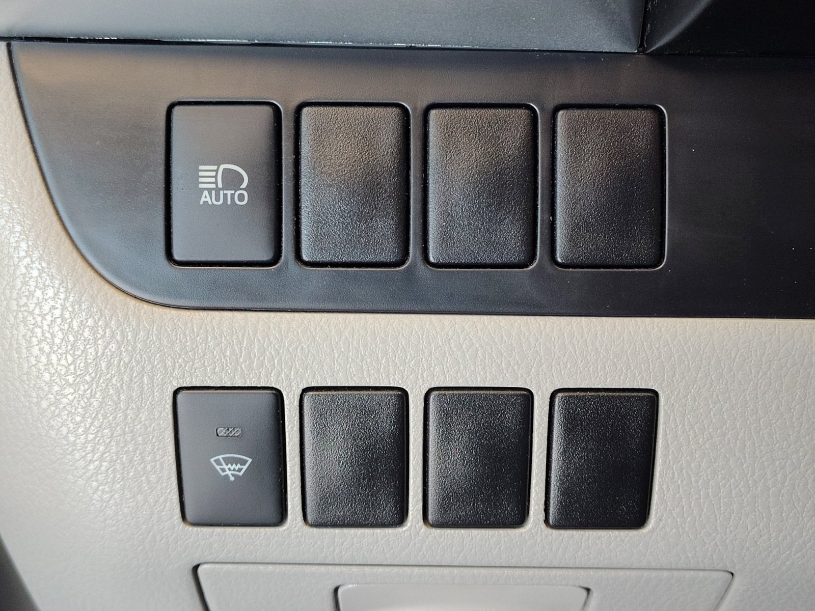 Used 2017 Toyota Highlander LE FWD image 24