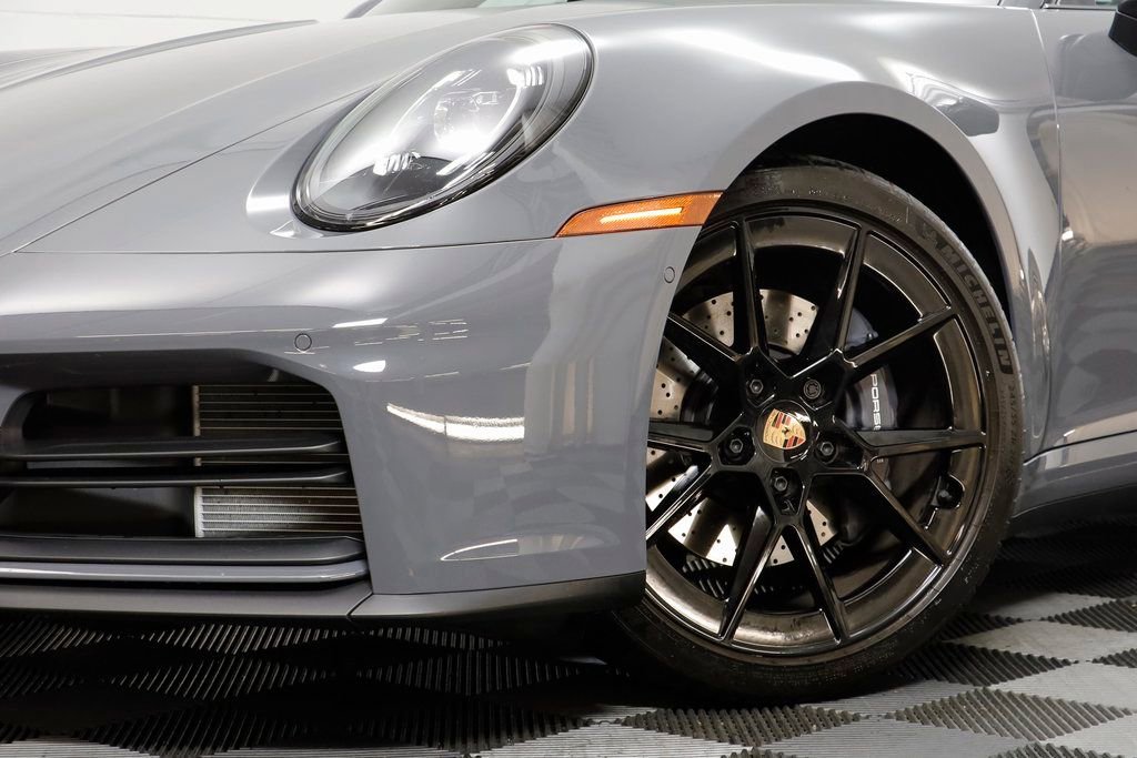 Used 2025 Porsche 911 Carrera image 3
