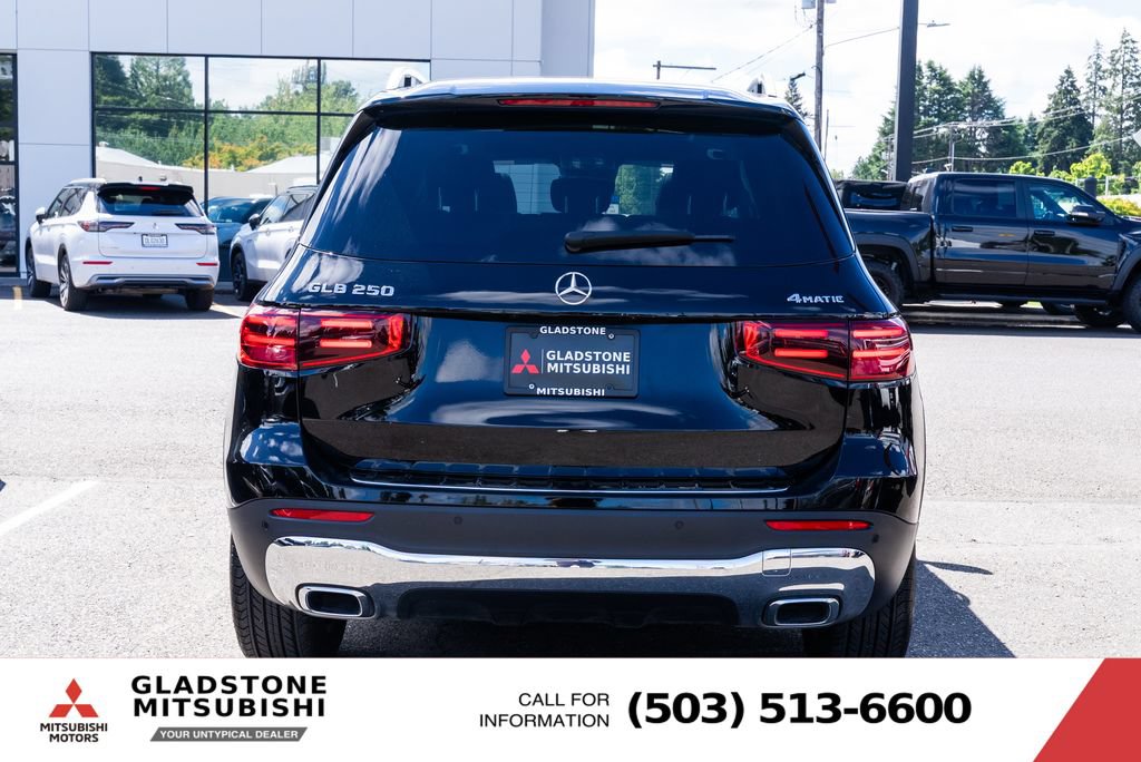 Used 2025 Mercedes-Benz GLB 250 4MATIC image 6