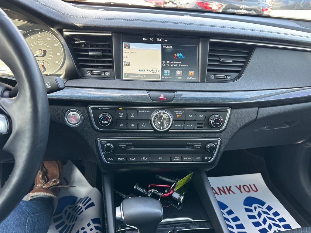 Used 2017 Kia Cadenza Limited image 22