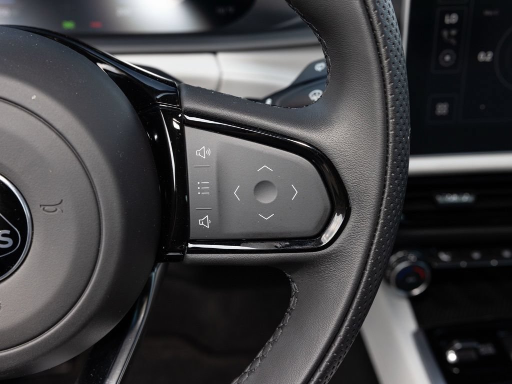 Used 2025 Lotus Emira RWD image 31
