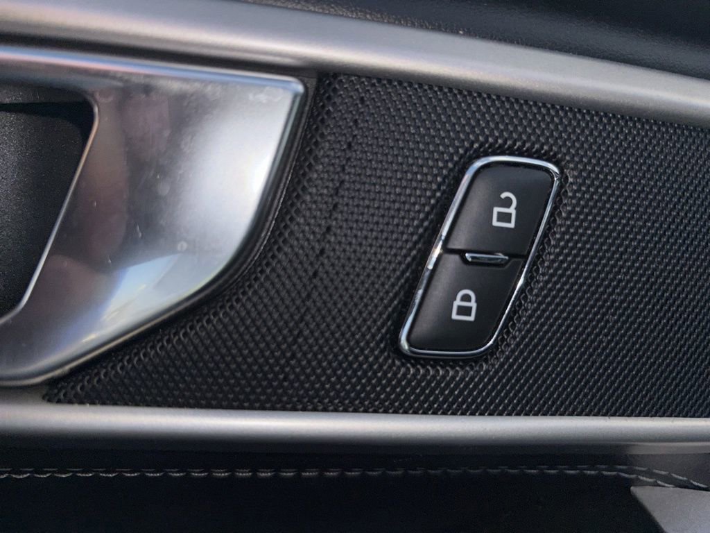 Used 2021 Ford Explorer XLT w/ Equipment Group 202A image 17