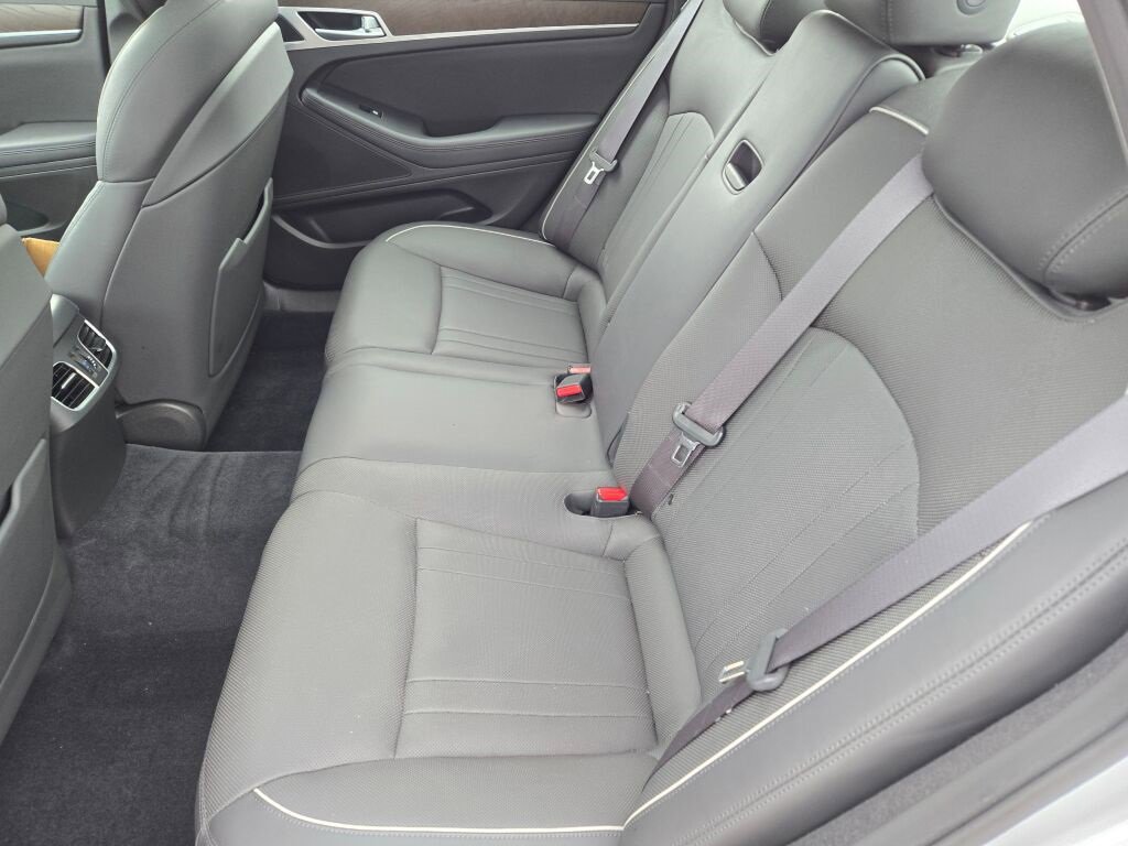 Used 2015 Hyundai Genesis 3.8 w/ Option Group 04 image 16