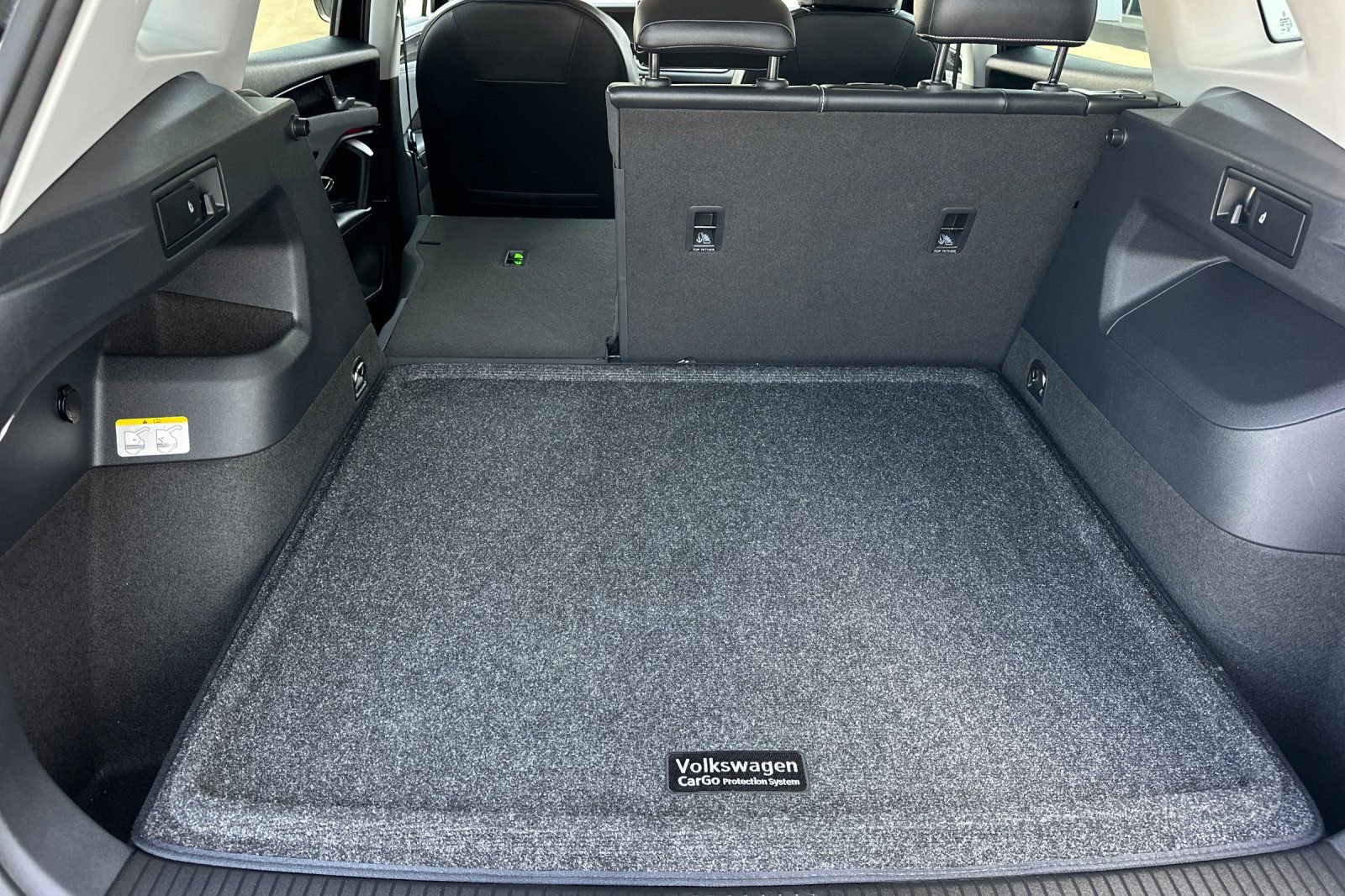 Used 2025 Volkswagen Tiguan SE FWD image 18