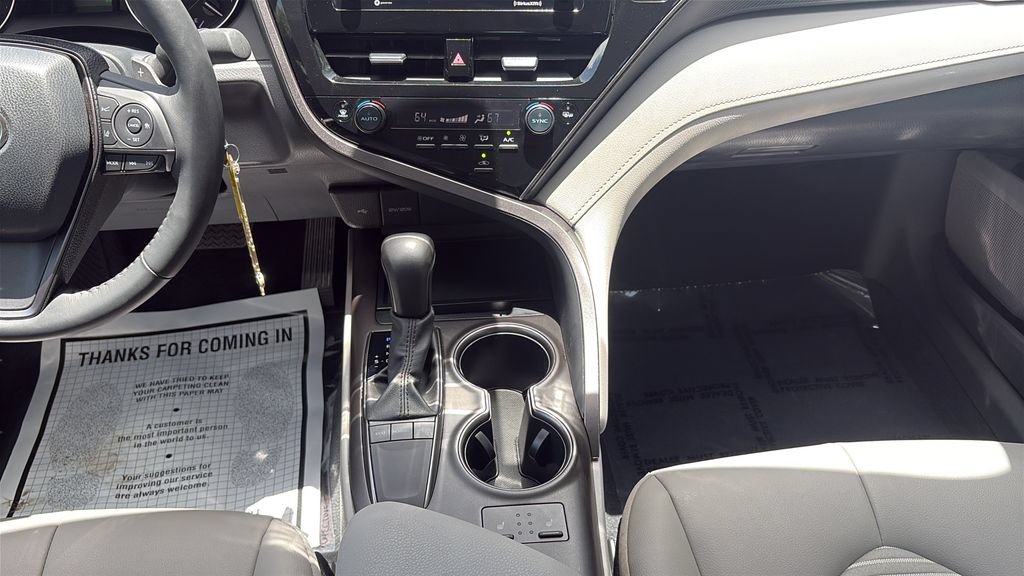 Used 2024 Toyota Camry SE w/ Cold Weather Package FWD image 15
