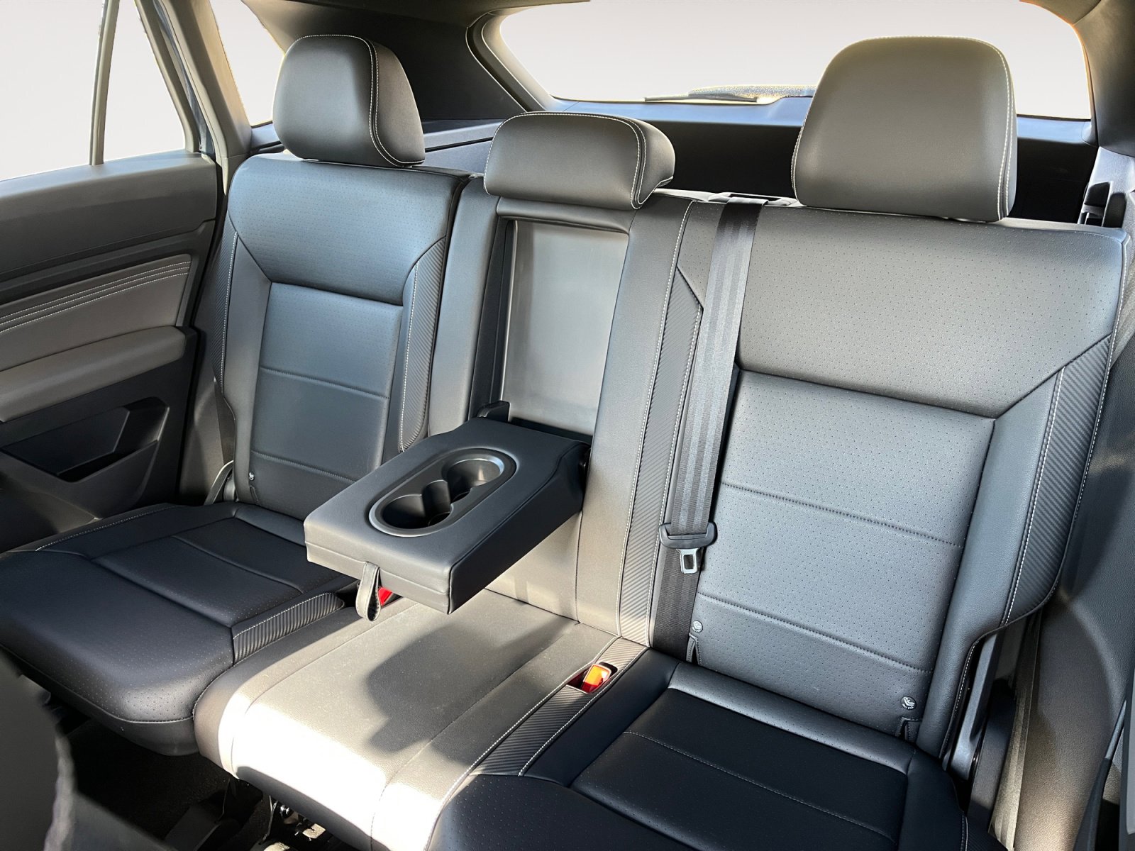 Certified 2022 Volkswagen Atlas Cross Sport SE image 14