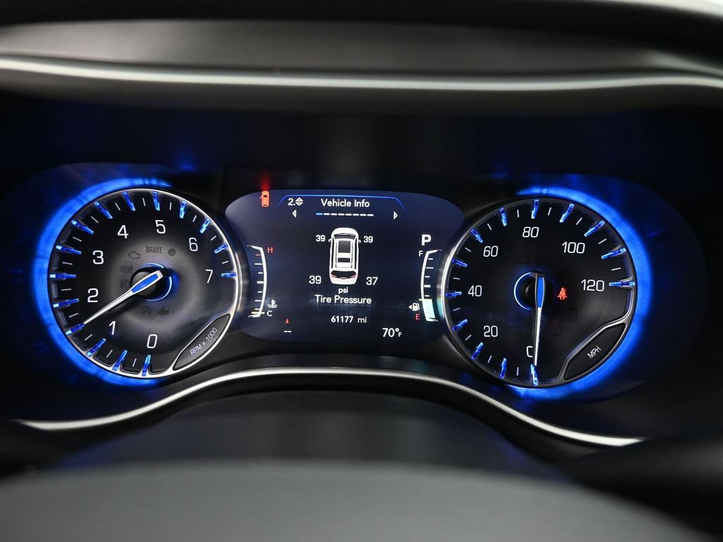 Used 2023 Chrysler Pacifica Touring-L FWD image 10