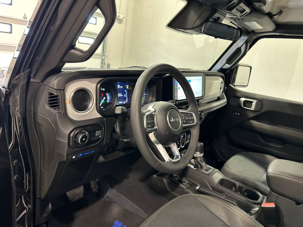 Used 2025 Jeep Wrangler Sahara 4xe image 17