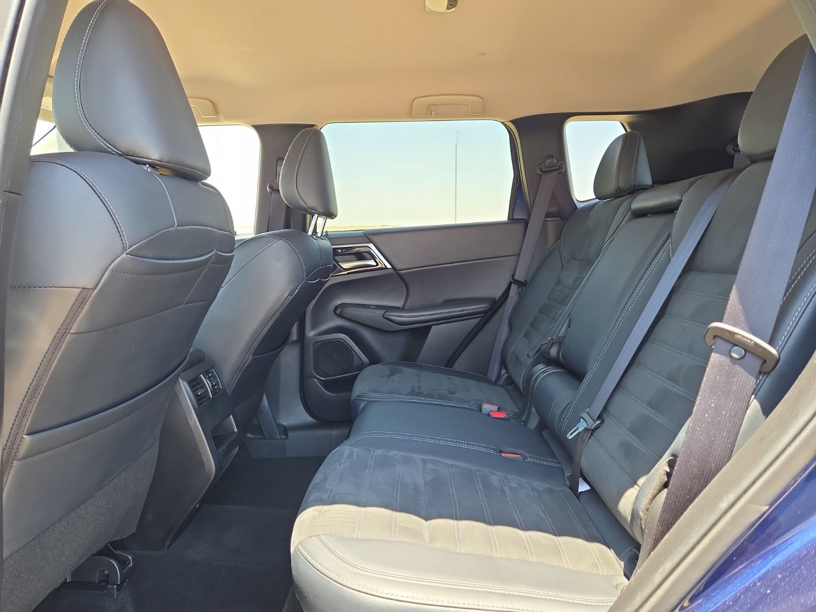 Used 2024 Mitsubishi Outlander SE FWD image 15