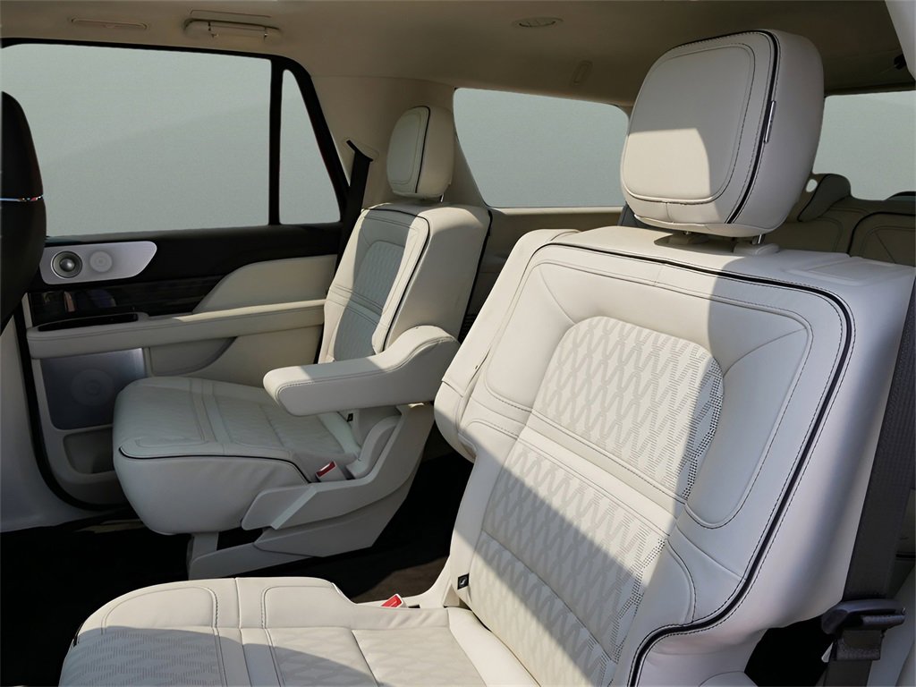 Used 2024 Lincoln Navigator Black Label image 14