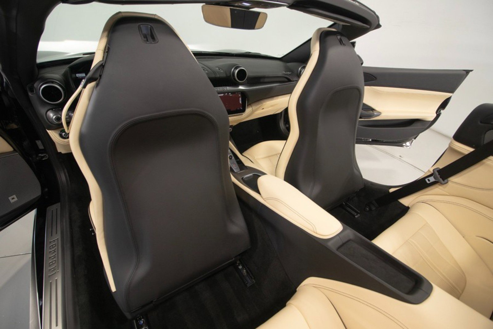 Used 2020 Ferrari Portofino image 45