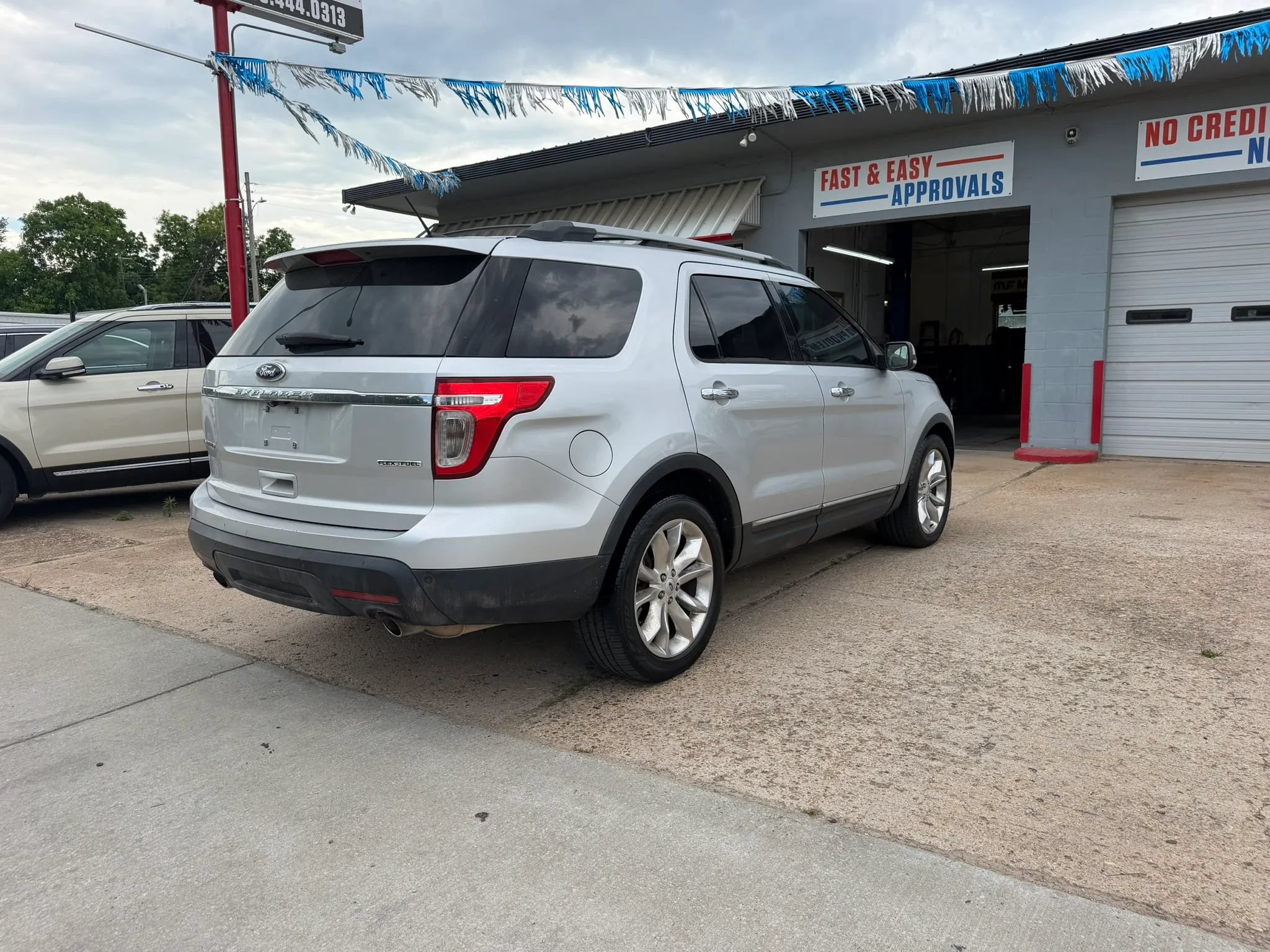 Used 2015 Ford Explorer Limited w/ Equipment Group 302A FWD image 8