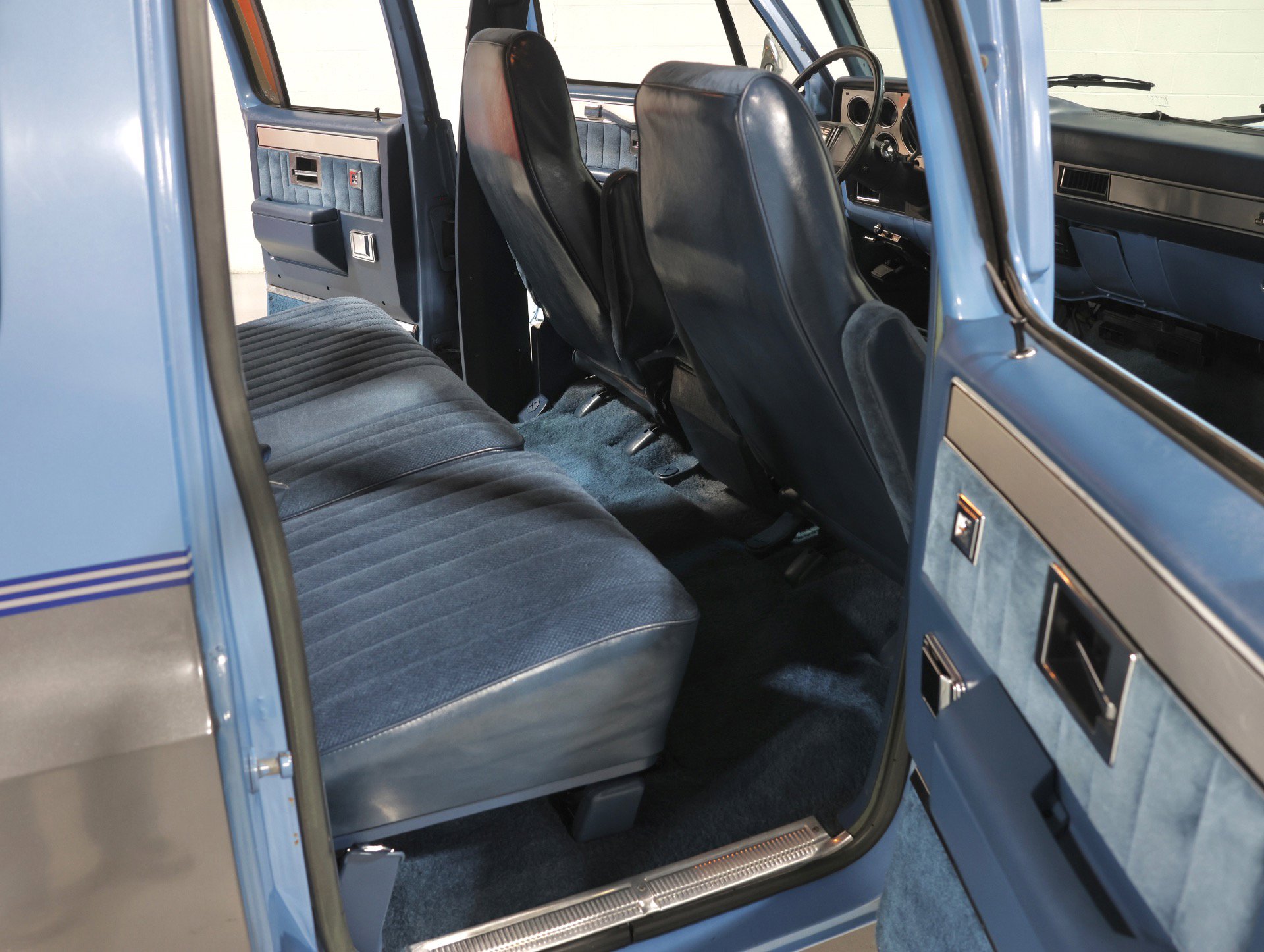 Used 1987 GMC Suburban 2WD image 21