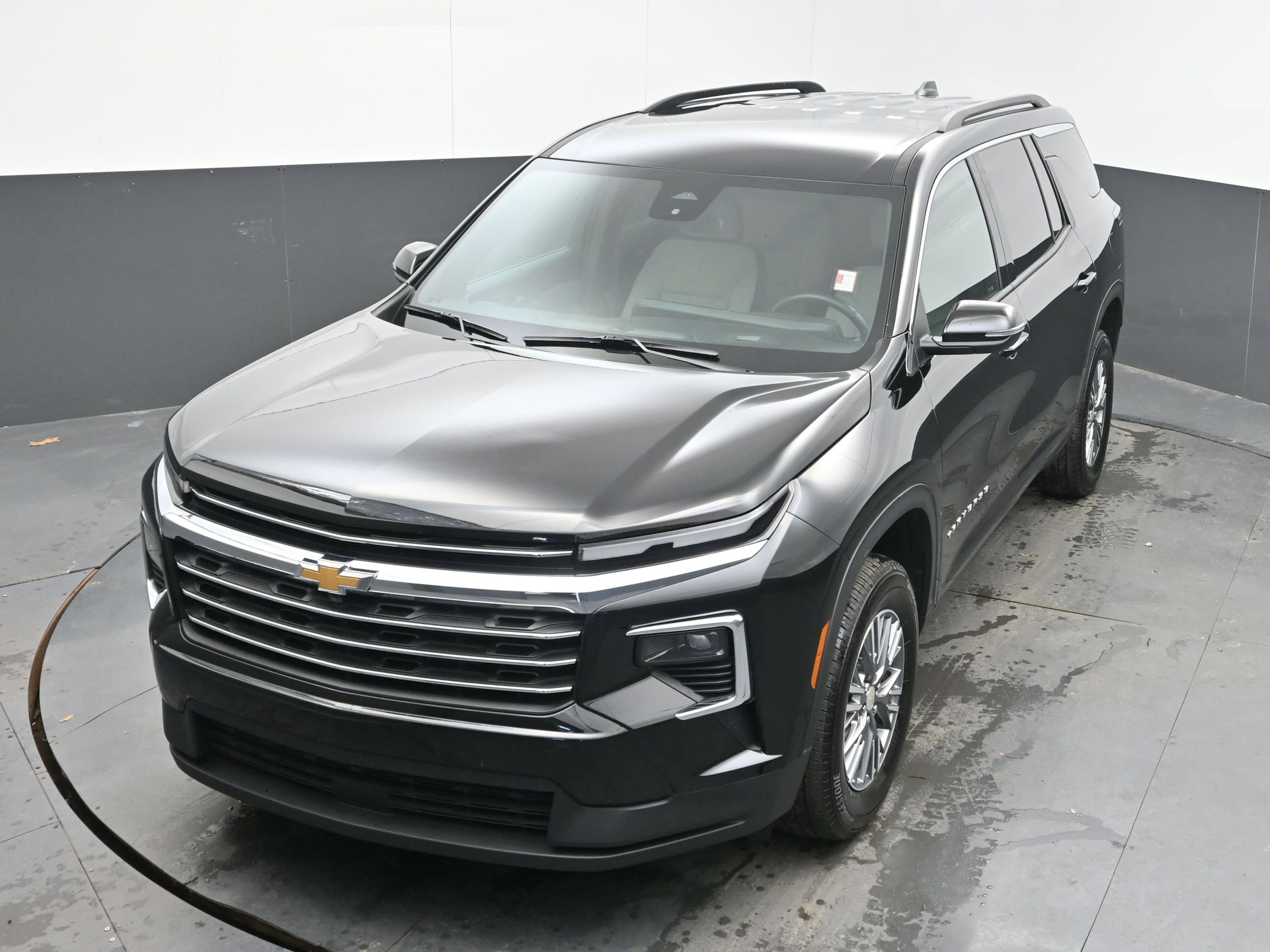 Used 2025 Chevrolet Traverse LT image 35